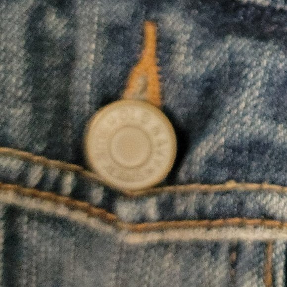 NWOT Old Navy Vintage Style Jean Jacket Size Medium Great Details! - Picture 3 of 13